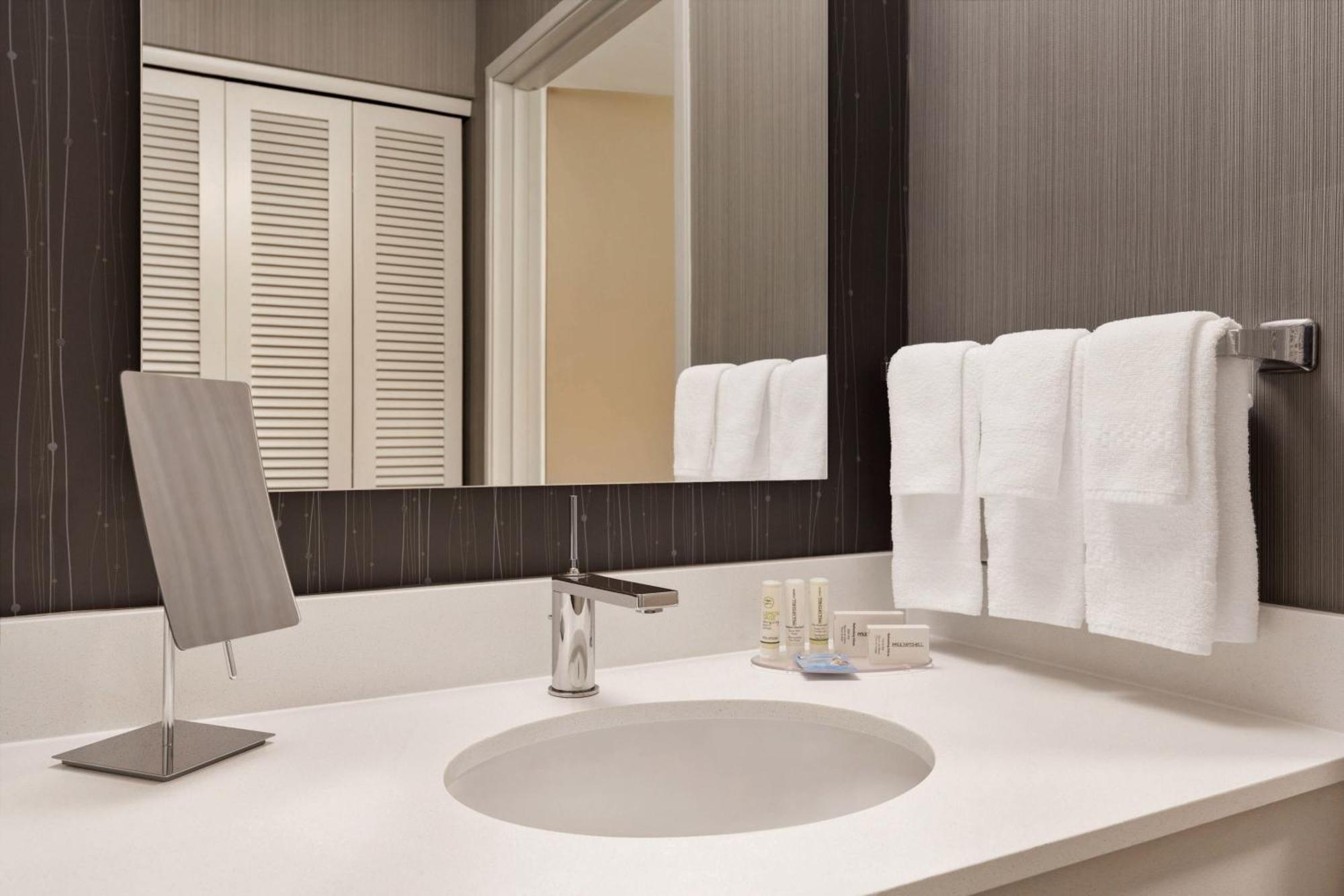 Courtyard By Marriott Topeka Eksteriør bilde