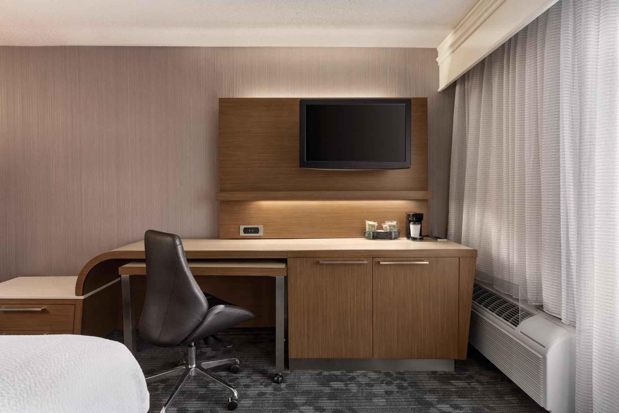 Courtyard By Marriott Topeka Eksteriør bilde