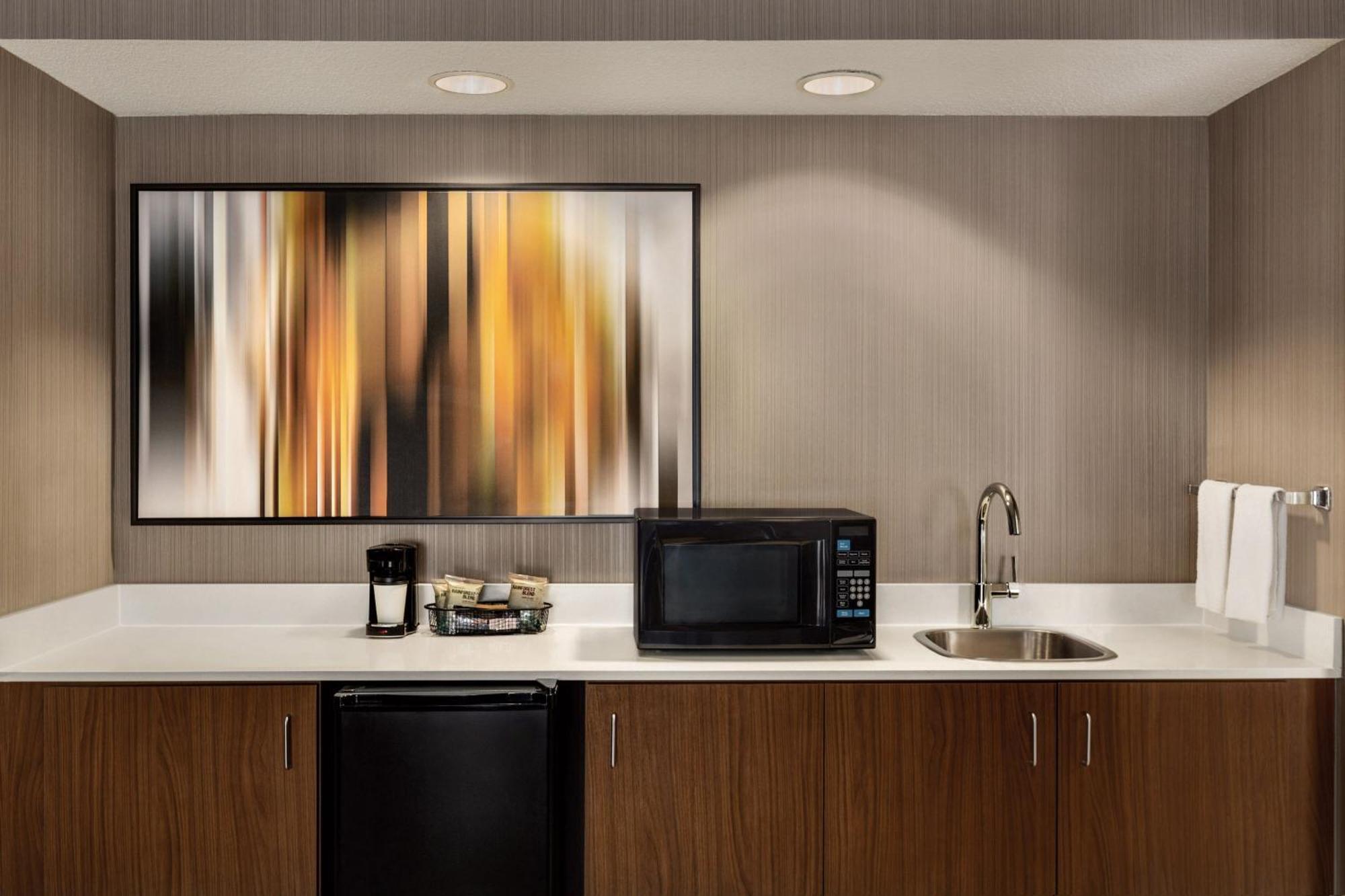 Courtyard By Marriott Topeka Eksteriør bilde