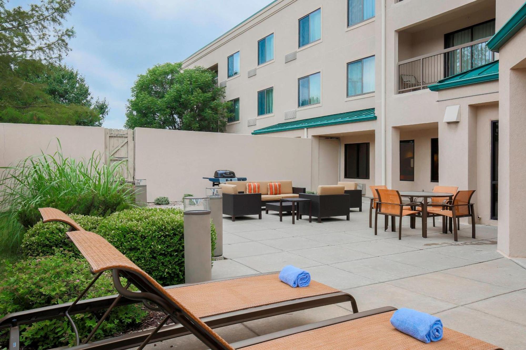 Courtyard By Marriott Topeka Eksteriør bilde