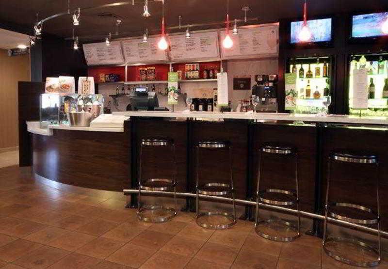 Courtyard By Marriott Topeka Restaurant bilde