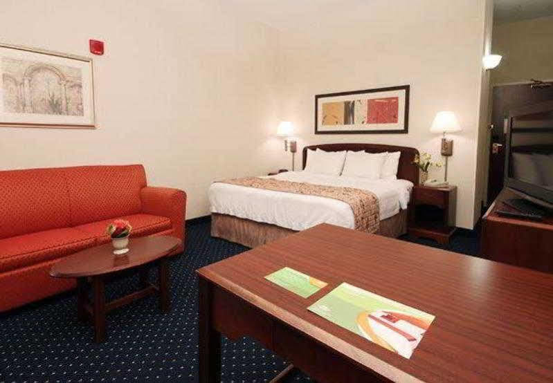 Courtyard By Marriott Topeka Eksteriør bilde