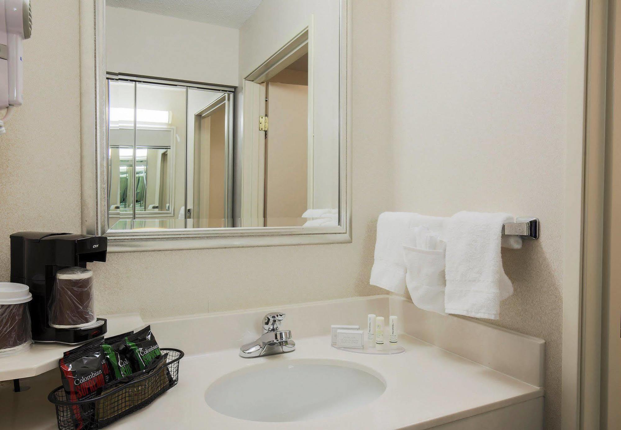 Courtyard By Marriott Topeka Eksteriør bilde